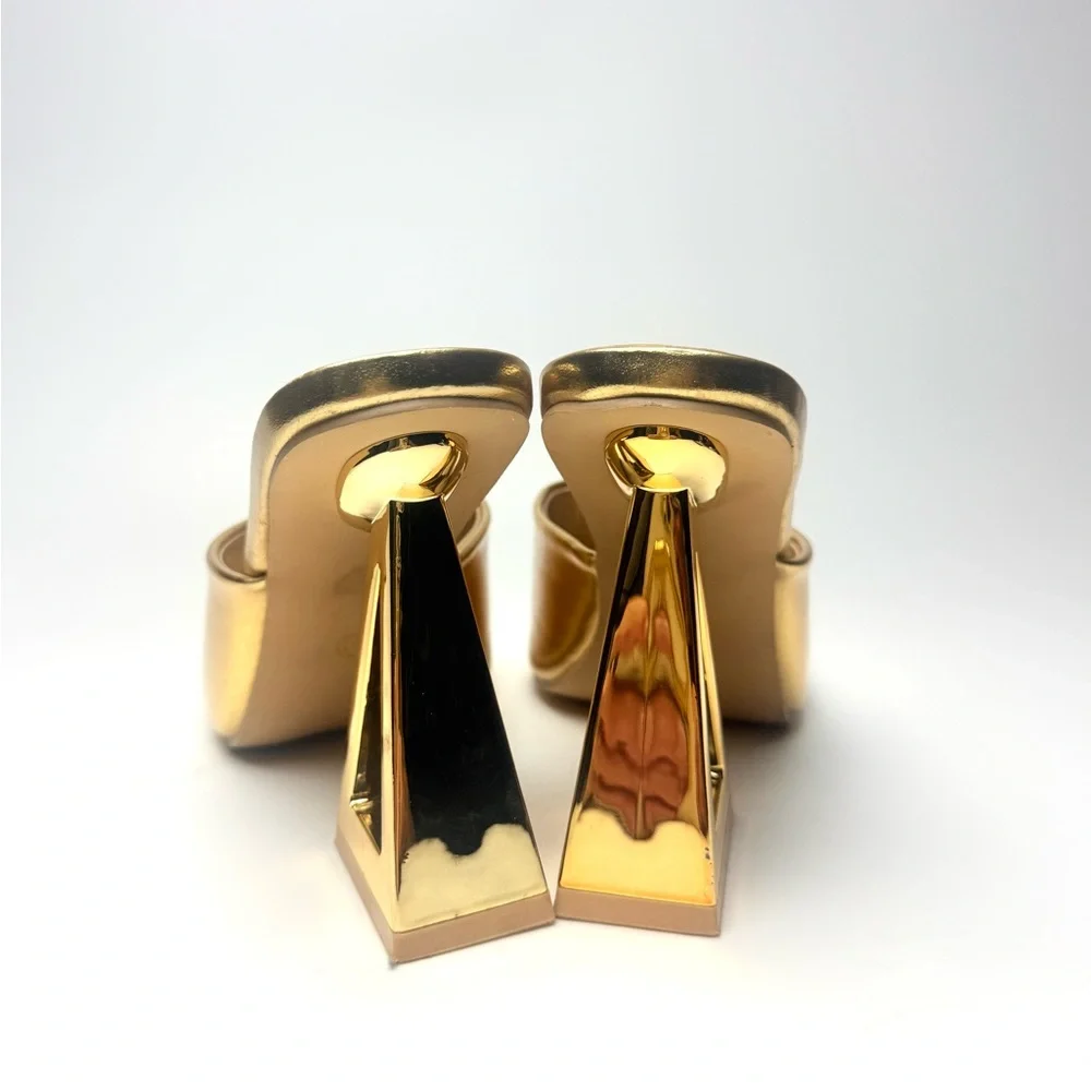 Gold Triangle Heels Women’s Size 10 / 10.5 Metallic Dress Pumps - Picture 4 of 16
